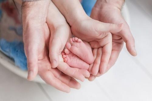 یک انتصاب در کلینیک پایش کودکان متولد شده با روش های کمک باروری رویان