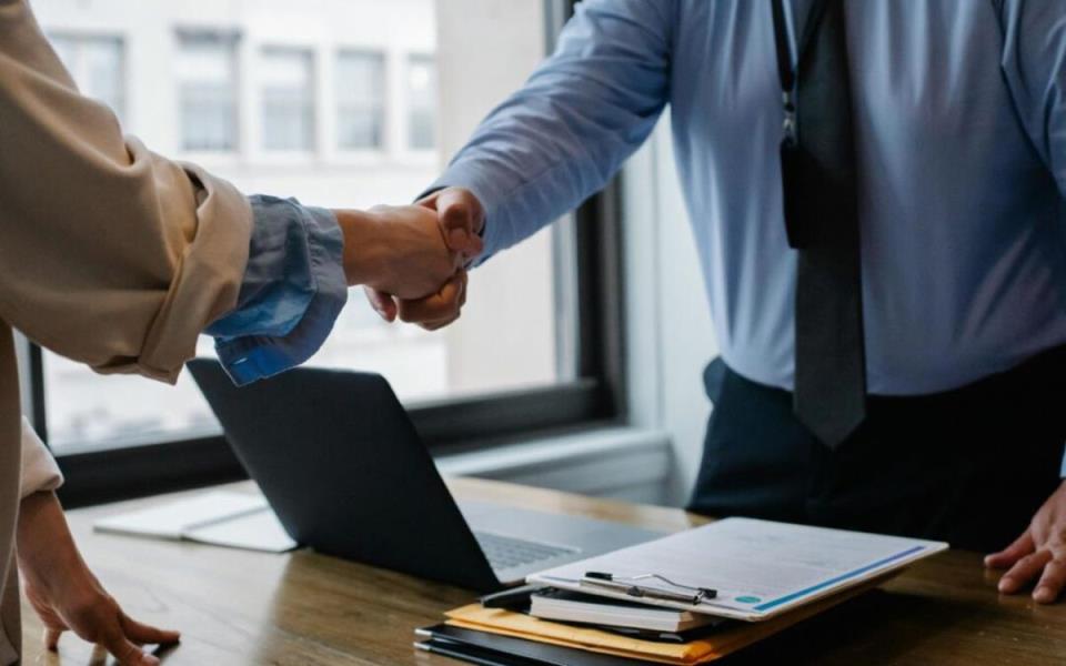کاریابی آنلاین حرفه ای باش