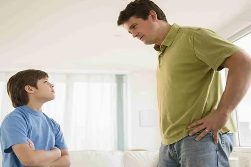 رفتارهای خودآسیب رسان نوجوانان نقش خانواده و اعتیاد به اینترنت