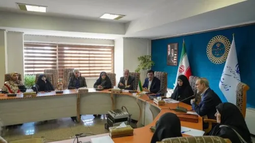 کاهش سهم خانواده در جامعه و افزایش صدمه های اجتماعی زنان و خانواده