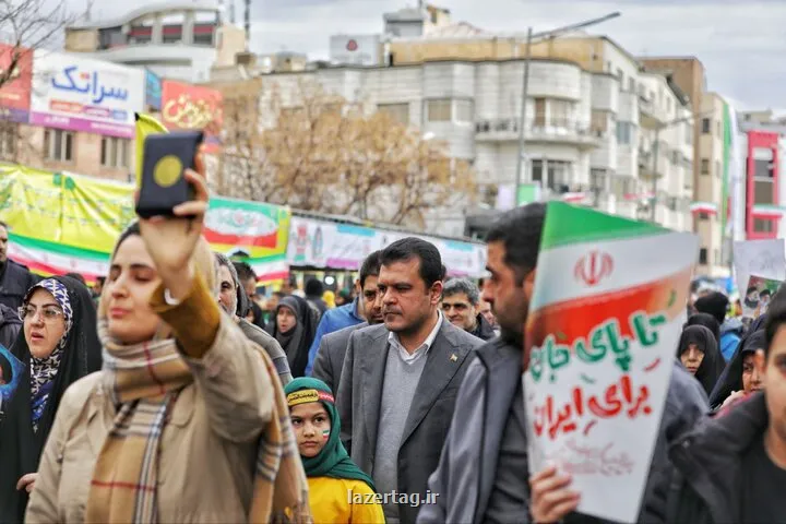 معاون علمی رئیس جمهوری در راهپیمایی ۲۲بهمن حضور یافت