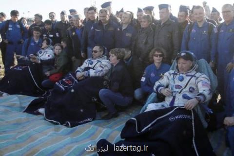 سه فضانورد و یك توپ فوتبال در قزاقستان فرود آمدند