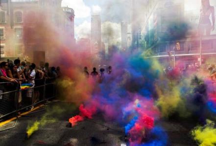 دود رنگی مدل color smoke نورافشانان